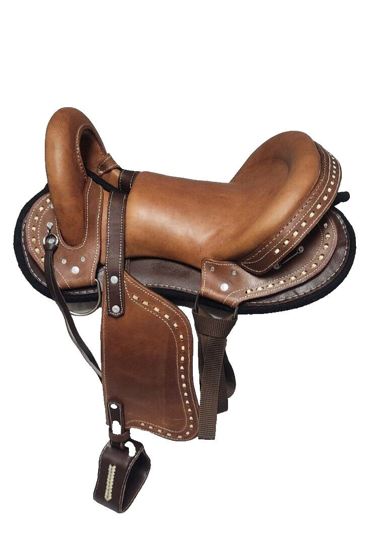 SC　　　　　　　　　　　　　　　　　【極厚革】M.F. SADDLERY Tough1 King Series Suede Seat Synthetic Trail Saddle at